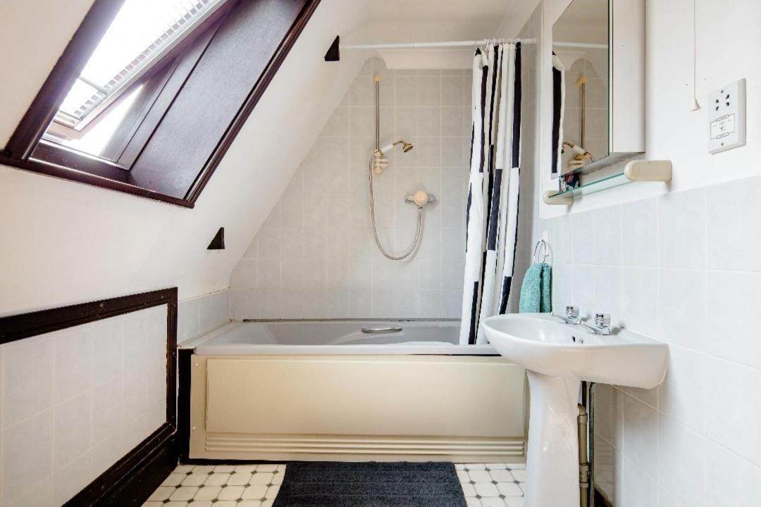 Double Room 2 Mins From Station Belvedere Экстерьер фото